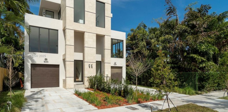 Townhouse in Fort Lauderdale, Florida 3 bedrooms, 285.58 sq.m. № 1695543