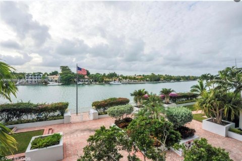 Condo in Miami Beach, Florida, 2 bedrooms  № 2023231