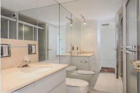 Condo in Miami Beach, Florida, 2 bedrooms  № 2023231 - photo 10