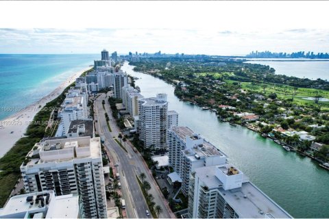 Condo in Miami Beach, Florida, 2 bedrooms  № 2023231 - photo 13