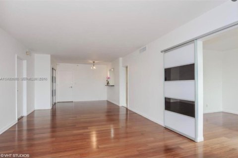 Condo in Miami Beach, Florida, 2 bedrooms  № 2023231 - photo 4