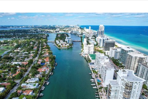 Condo in Miami Beach, Florida, 2 bedrooms  № 2023231 - photo 12