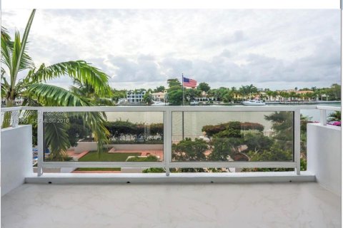 Condo in Miami Beach, Florida, 2 bedrooms  № 2023231 - photo 3