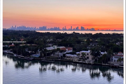 Condo in Miami Beach, Florida, 2 bedrooms  № 2023231 - photo 18