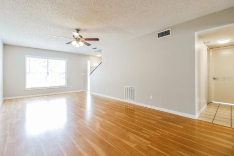 Villa ou maison à louer à Tampa, Floride: 3 chambres, 130.71 m2 № 2393806 - photo 6