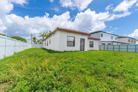 Снять в аренду виллу или дом в Майами, Флорида 4 спальни, 176.42м2, № 2079562 - фото 10