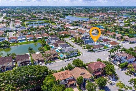 Снять в аренду виллу или дом в Майами, Флорида 4 спальни, 176.42м2, № 2079562 - фото 22