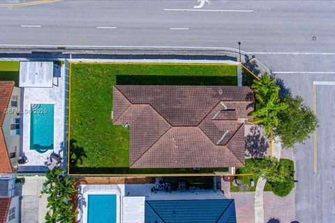 Снять в аренду виллу или дом в Майами, Флорида 4 спальни, 176.42м2, № 2079562 - фото 25