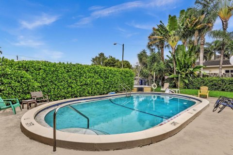 Condo in Pompano Beach, Florida, 1 bedroom № 2402488 - photo 2