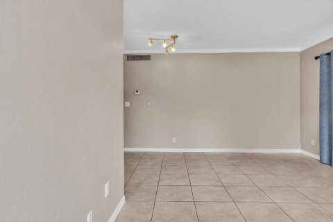 Condo in Pompano Beach, Florida, 1 bedroom № 2402488 - photo 4