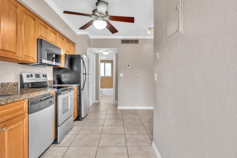 Condo in Pompano Beach, Florida, 1 bedroom № 2402488 - photo 15