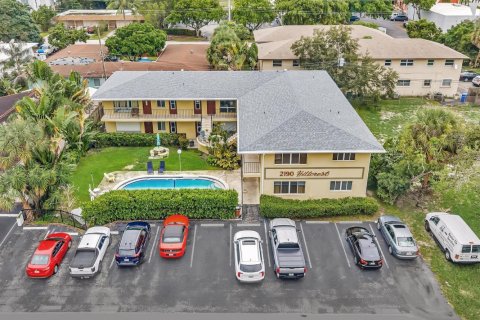 Condo in Pompano Beach, Florida, 1 bedroom № 2402488 - photo 27