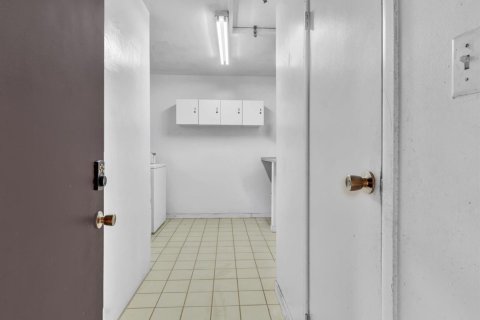 Condo in Pompano Beach, Florida, 1 bedroom № 2402488 - photo 24