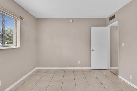 Condo in Pompano Beach, Florida, 1 bedroom № 2402488 - photo 21
