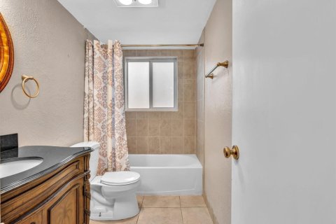 Condo in Pompano Beach, Florida, 1 bedroom № 2402488 - photo 23