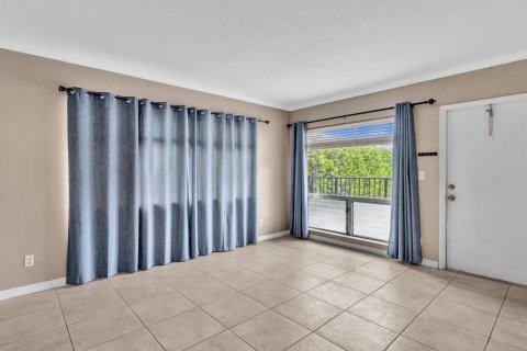 Condo in Pompano Beach, Florida, 1 bedroom № 2402488 - photo 8