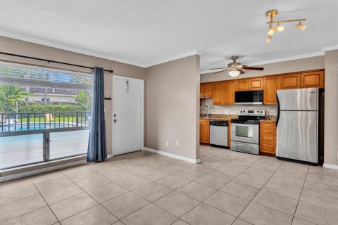 Condo in Pompano Beach, Florida, 1 bedroom № 2402488 - photo 10