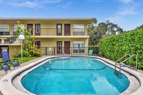 Condo in Pompano Beach, Florida, 1 bedroom № 2402488 - photo 3