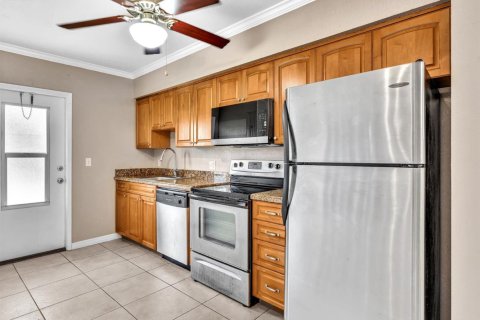 Condo in Pompano Beach, Florida, 1 bedroom № 2402488 - photo 12