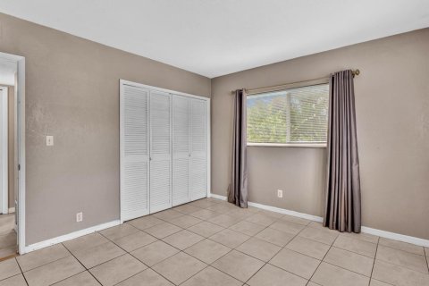 Condo in Pompano Beach, Florida, 1 bedroom № 2402488 - photo 19
