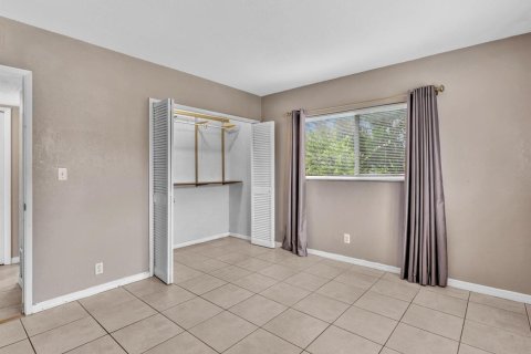 Condo in Pompano Beach, Florida, 1 bedroom № 2402488 - photo 20