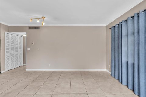 Condo in Pompano Beach, Florida, 1 bedroom № 2402488 - photo 6