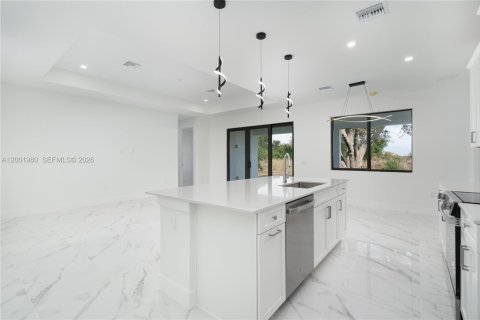 Villa ou maison à vendre à Lehigh Acres, Floride: 4 chambres, 186.73 m2 № 2066338 - photo 14