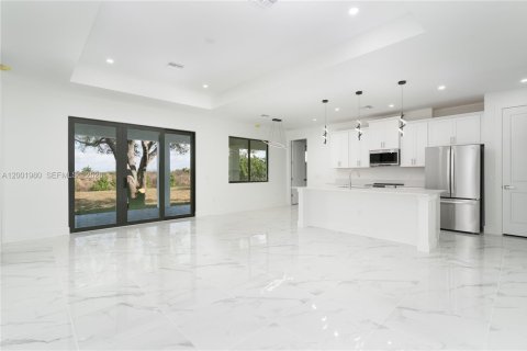 Villa ou maison à vendre à Lehigh Acres, Floride: 4 chambres, 186.73 m2 № 2066338 - photo 6