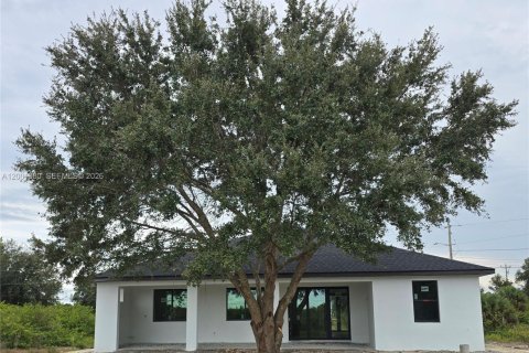 Villa ou maison à vendre à Lehigh Acres, Floride: 4 chambres, 186.73 m2 № 2066338 - photo 28