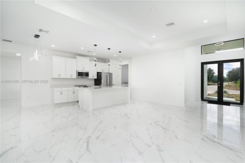 Villa ou maison à vendre à Lehigh Acres, Floride: 4 chambres, 186.73 m2 № 2066338 - photo 7
