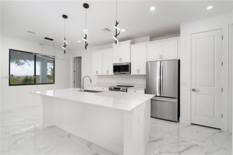 Villa ou maison à vendre à Lehigh Acres, Floride: 4 chambres, 186.73 m2 № 2066338 - photo 9