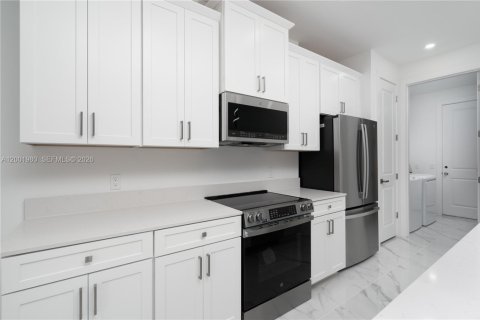 Villa ou maison à vendre à Lehigh Acres, Floride: 4 chambres, 186.73 m2 № 2066338 - photo 13