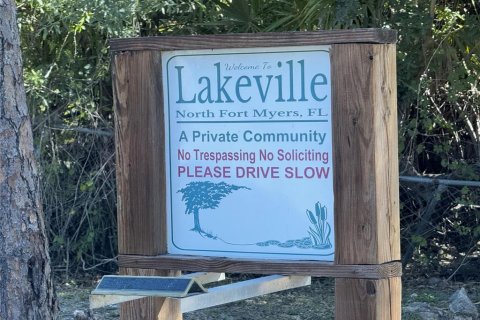 Land in North Fort Myers, Florida № 2163565 - photo 4