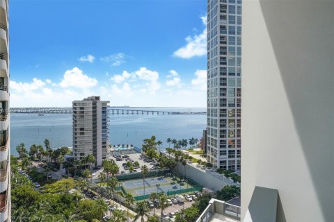 Condo in Miami, Florida, 2 bedrooms  № 2401327 - photo 18