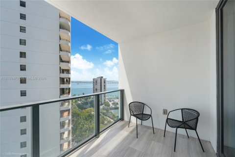 Condo in Miami, Florida, 2 bedrooms  № 2401327 - photo 20