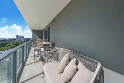 Condo in Miami, Florida, 2 bedrooms  № 2401327 - photo 4