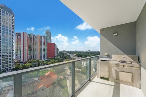 Condo in Miami, Florida, 2 bedrooms  № 2401327 - photo 5