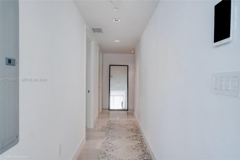 Condo in Miami, Florida, 2 bedrooms  № 2401327 - photo 12