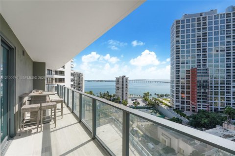 Condo in Miami, Florida, 2 bedrooms  № 2401327 - photo 3