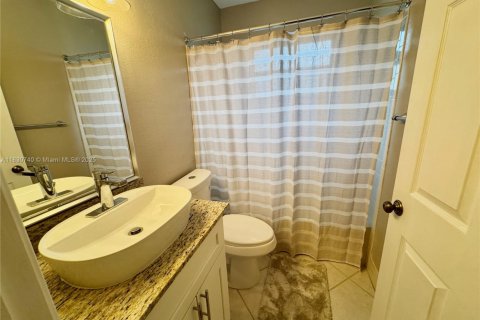 Condo in Oakland Park, Florida, 2 bedrooms  № 1806367 - photo 29