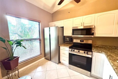 Condo in Oakland Park, Florida, 2 bedrooms  № 1806367 - photo 8