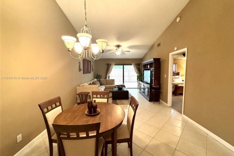 Condo in Oakland Park, Florida, 2 bedrooms  № 1806367 - photo 10