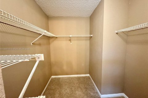 Condo in Oakland Park, Florida, 2 bedrooms  № 1806367 - photo 22