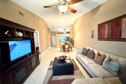 Condo in Oakland Park, Florida, 2 bedrooms  № 1806367 - photo 15