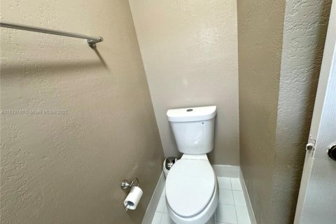 Condo in Oakland Park, Florida, 2 bedrooms  № 1806367 - photo 26