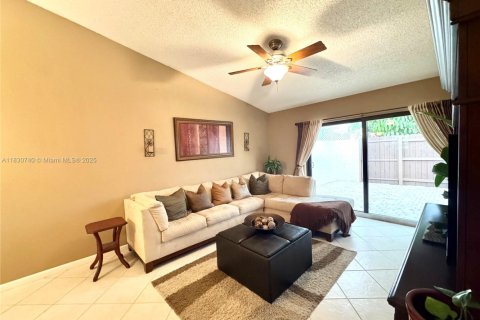 Condo in Oakland Park, Florida, 2 bedrooms  № 1806367 - photo 14