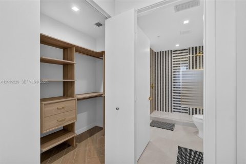 Condominio en venta en Miami, Florida, 1 dormitorio, 59.27 m2 № 2186136 - foto 5
