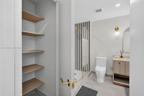 Condominio en venta en Miami, Florida, 1 dormitorio, 59.27 m2 № 2186136 - foto 6