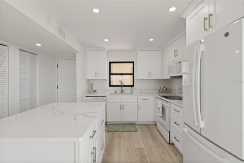 Condo in Clearwater, Florida, 2 bedrooms № 2383371 - photo 8