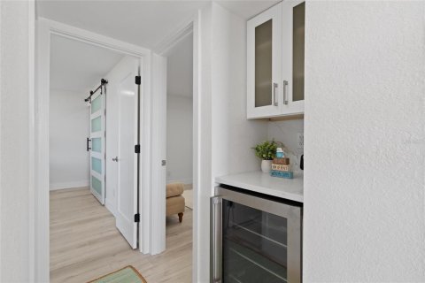Condo in Clearwater, Florida, 2 bedrooms № 2383371 - photo 16